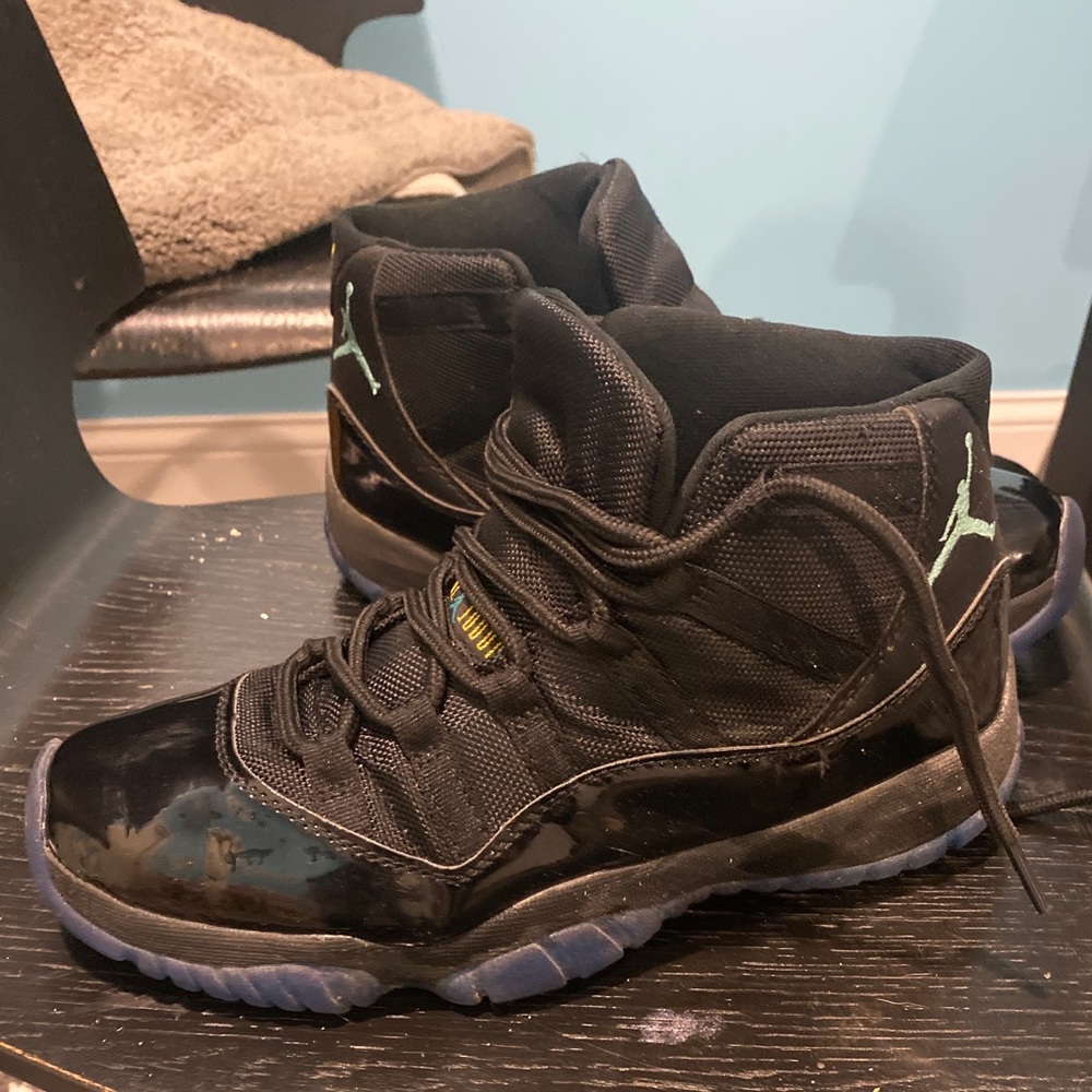 Jordan 11 retro flyair Size 8.5